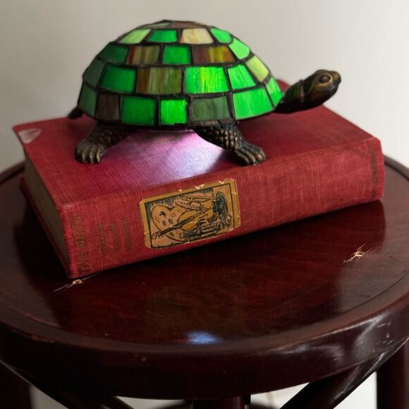 Vintage “Tiffany Style” Green Stained Glass And Bronze Turtle Table Lamp - Picture 2 of 15